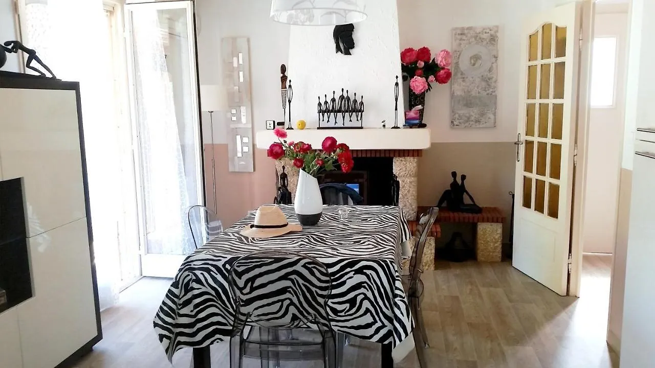 Holiday home Maison Charmante A La Londe-Les-Maures, Jardin Cloture